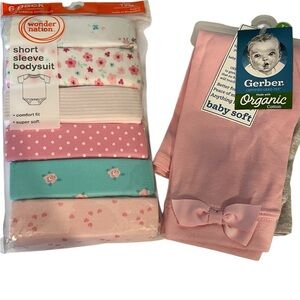 ✔️ 6 pack of Bodysuits and 2 pack of Gerber Organic Pants- 12 months